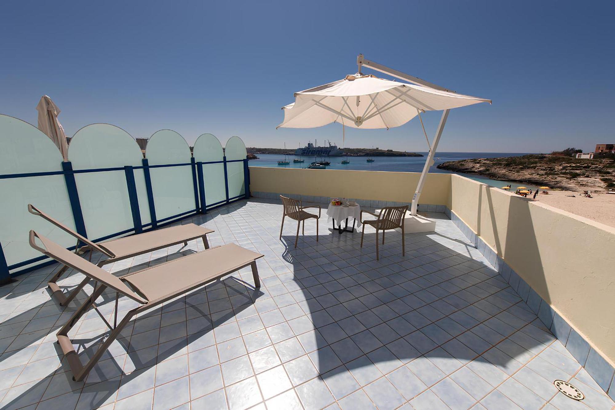 Hotel Baia Turchese ランペドゥーザ エクステリア 写真