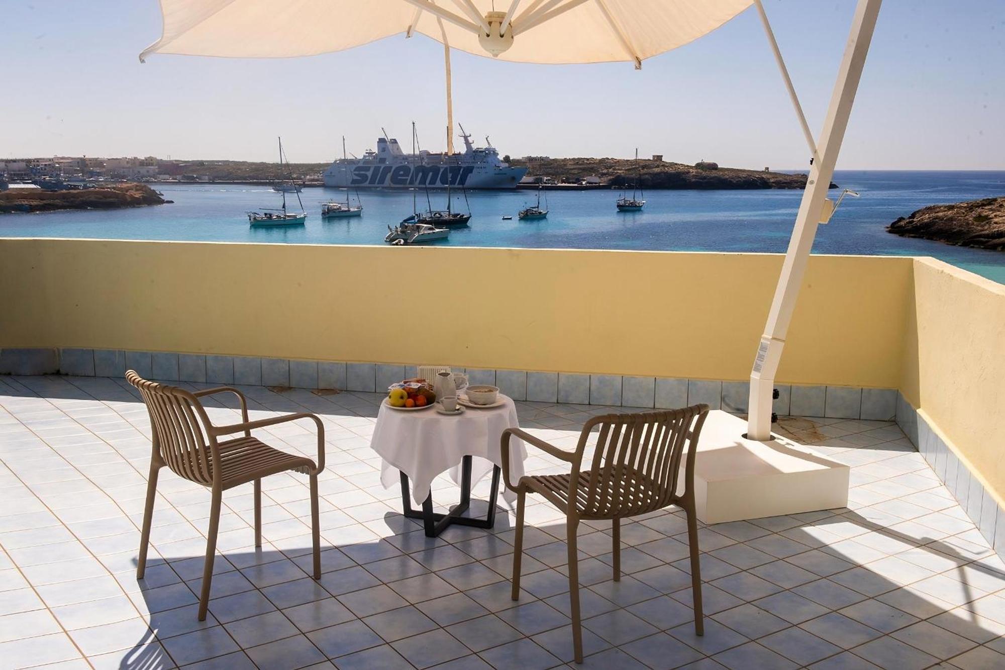 Hotel Baia Turchese ランペドゥーザ エクステリア 写真