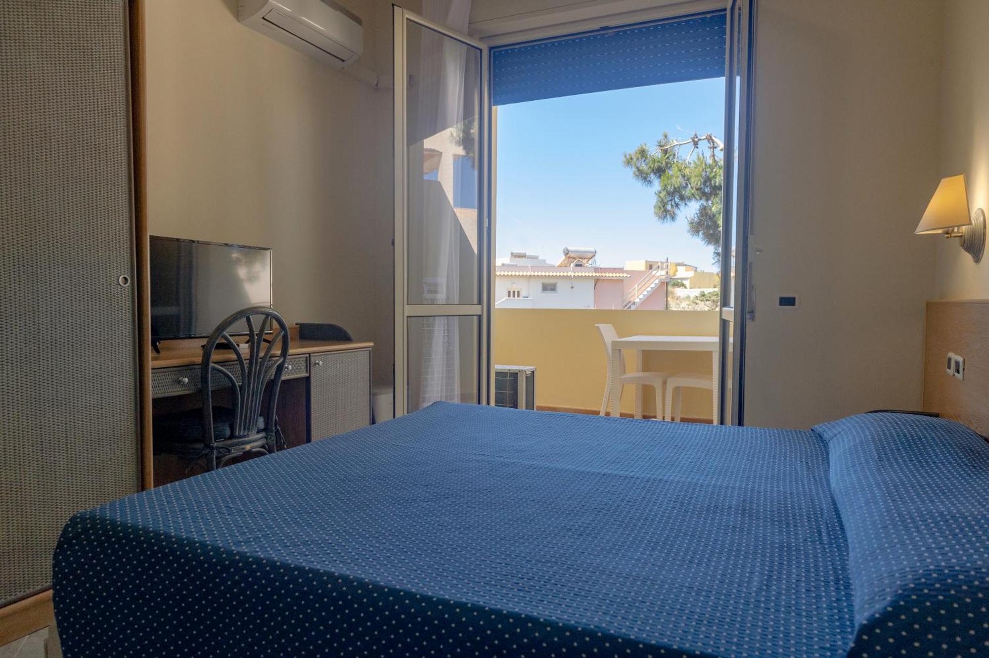 Hotel Baia Turchese ランペドゥーザ エクステリア 写真